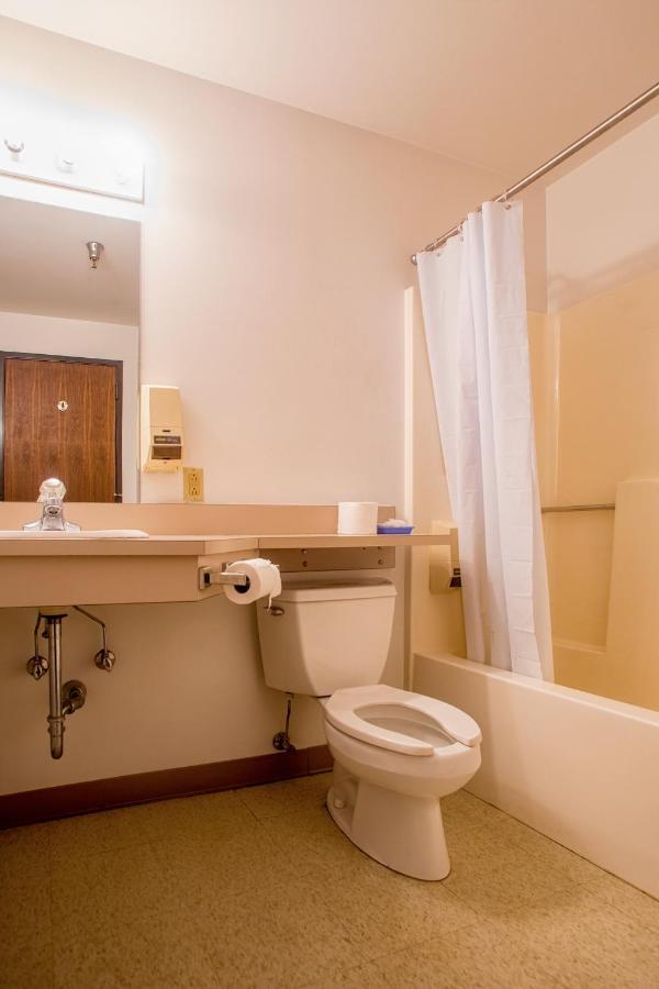 Moundsville Lafayette Inn מראה חיצוני תמונה