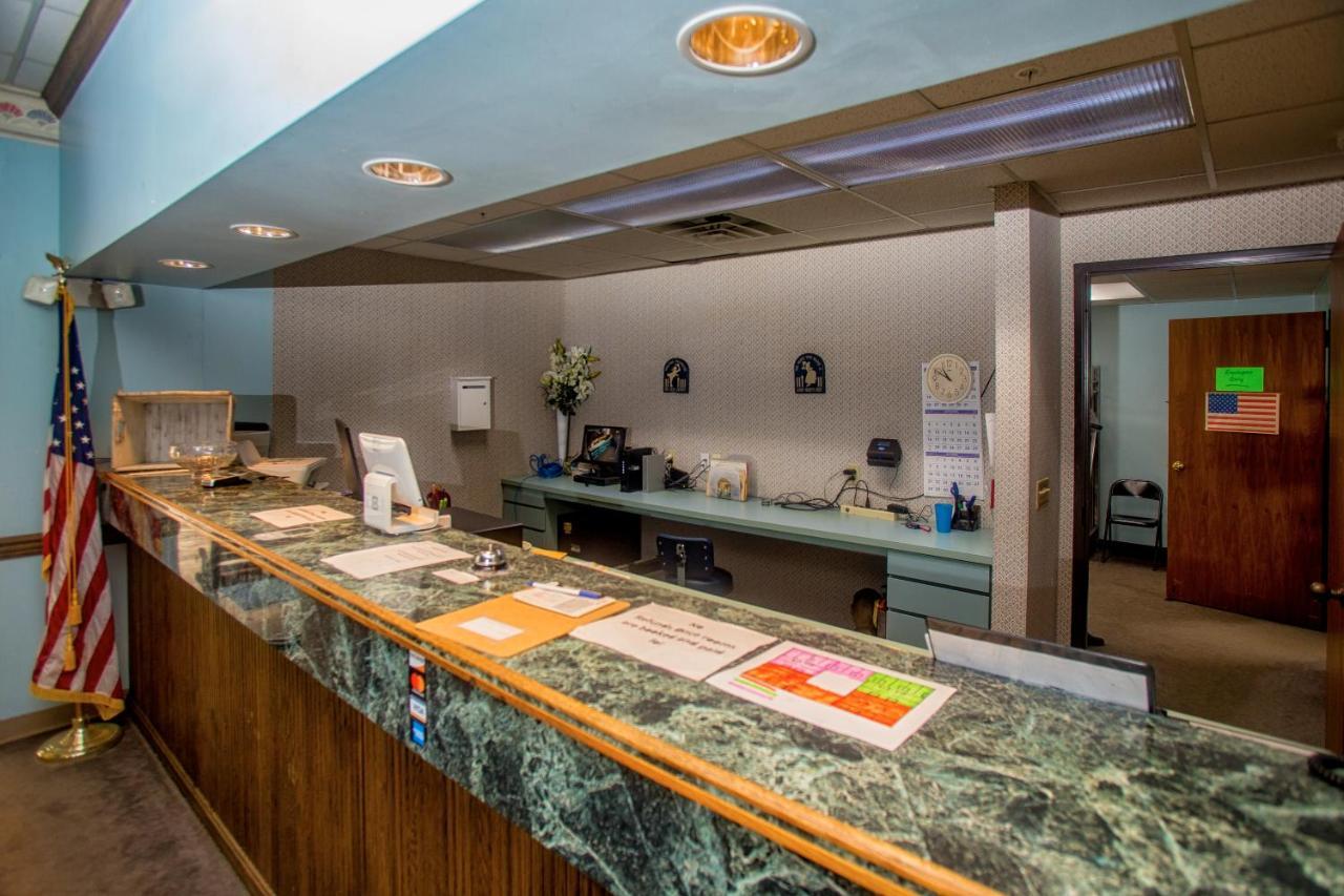 Moundsville Lafayette Inn מראה חיצוני תמונה