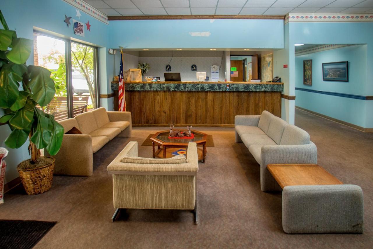 Moundsville Lafayette Inn מראה חיצוני תמונה