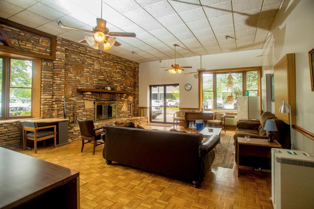 Moundsville Lafayette Inn מראה חיצוני תמונה