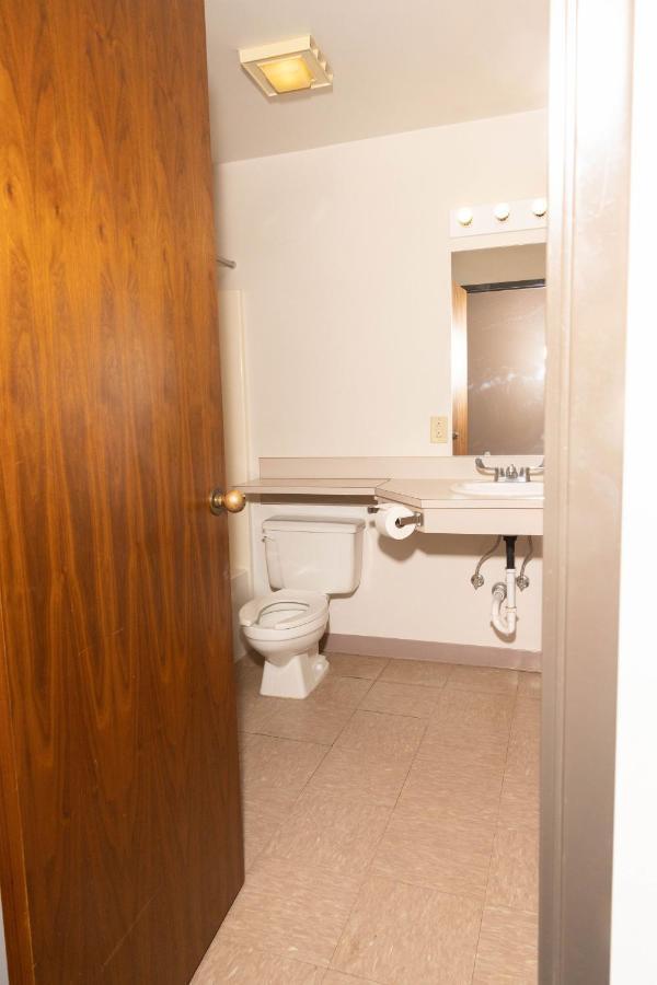 Moundsville Lafayette Inn מראה חיצוני תמונה